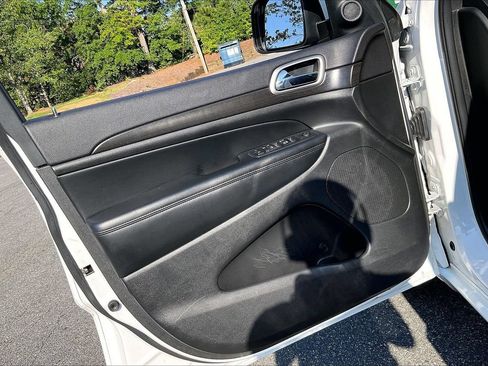 Used 2017 Jeep Grand Cherokee Altitude RWD image 26