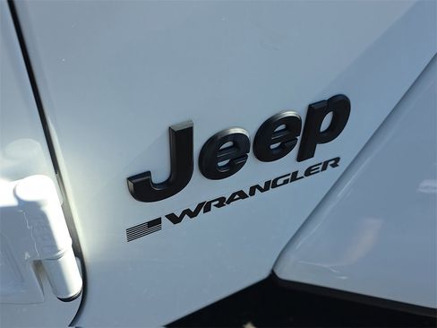 Used 2025 Jeep Wrangler Sahara w/ Safety Group image 8
