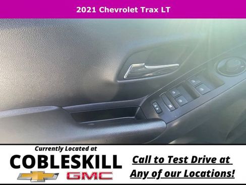 Used 2021 Chevrolet Trax LT w/ LT Convenience Package image 17