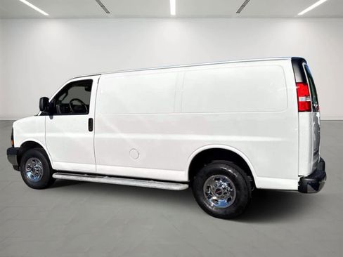Used 2024 GMC Savana 2500 w/ Driver Convenience Package image 3
