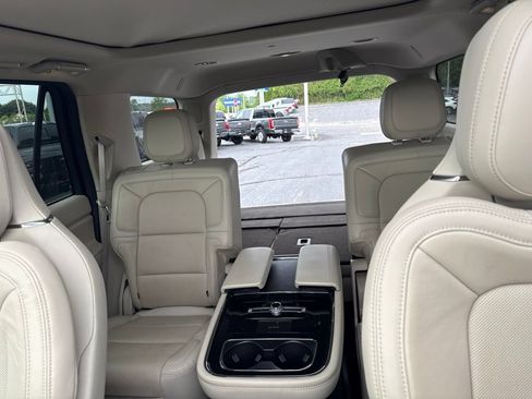Used 2020 Lincoln Navigator Reserve w/ Luxury Package AWD/4WD image 17