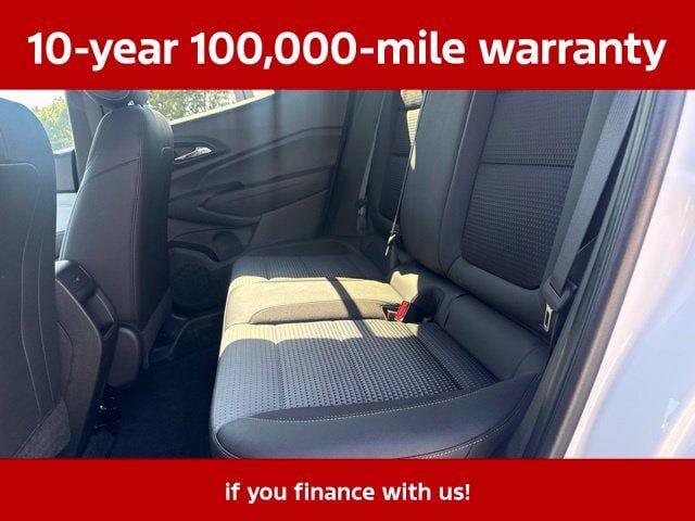 Used 2025 Chevrolet Trax LT w/ LT Convenience Package FWD image 27