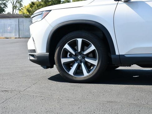 Used 2025 Honda Pilot Touring image 12