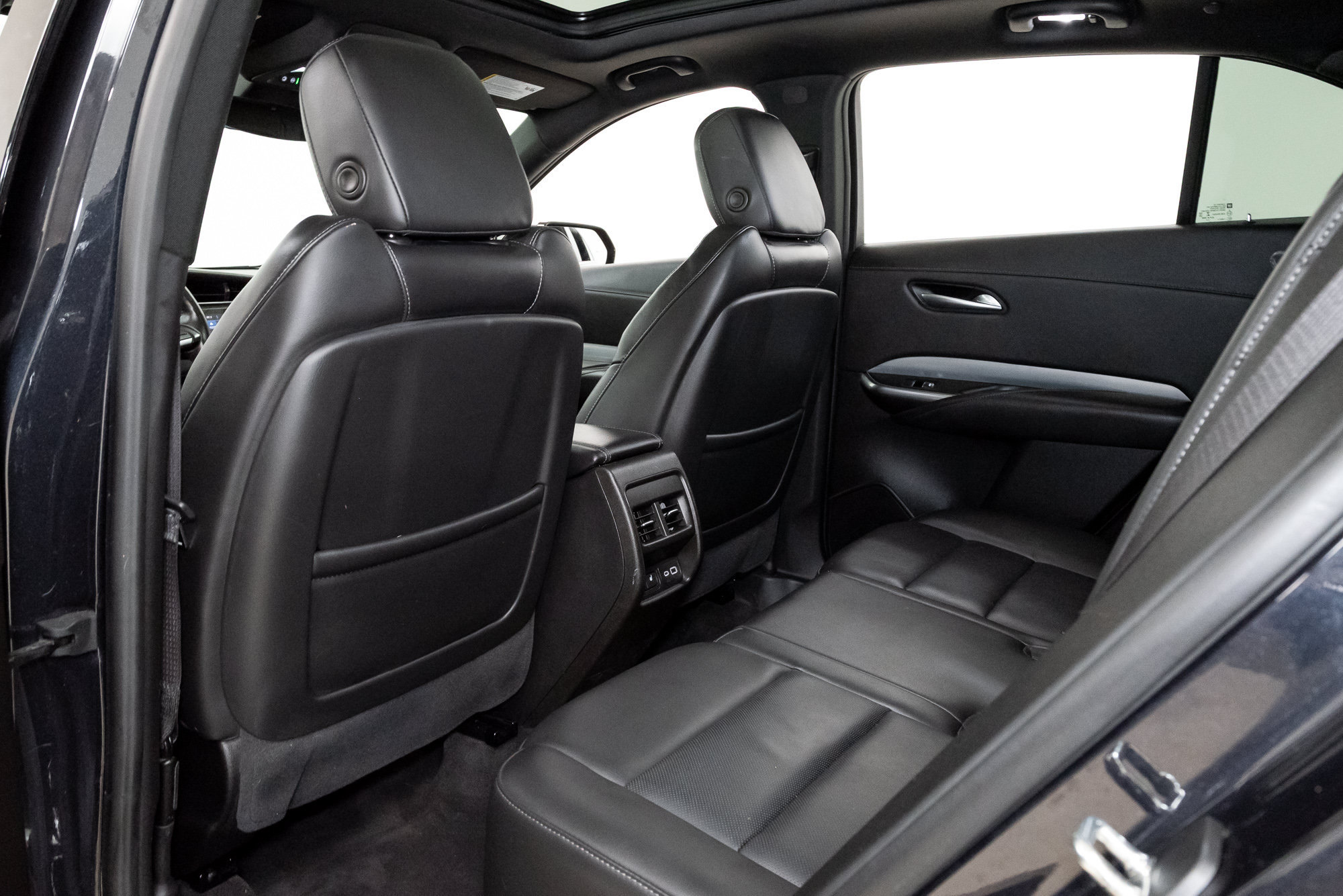 Used 2023 Cadillac XT4 Premium Luxury FWD image 25