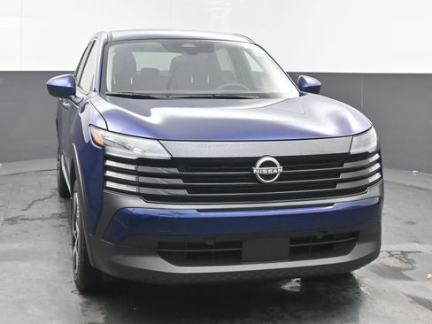 Certified 2025 Nissan Kicks SV image 2