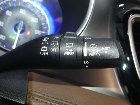 Used 2020 Chrysler Pacifica Limited w/ Tire & Wheel Group FWD image 33