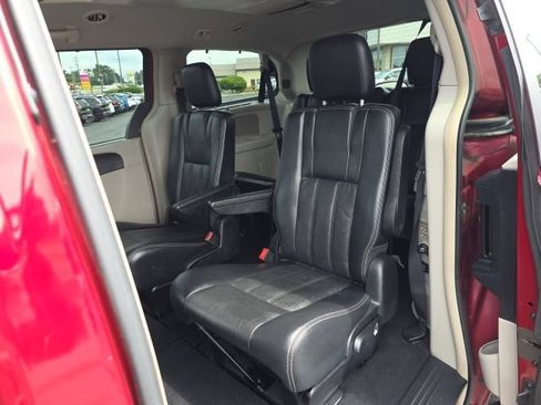 Used 2012 Chrysler Town & Country Touring-L w/ Entertainment Group #2 FWD image 29