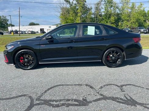 Used 2025 Volkswagen Jetta GLI Autobahn FWD image 2