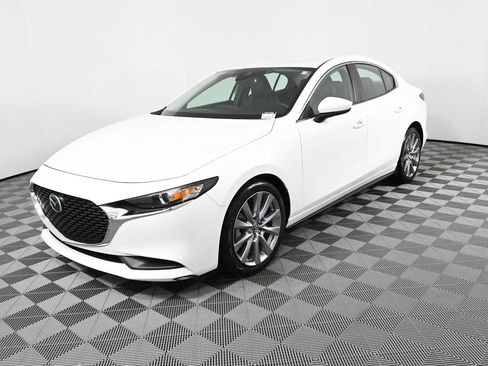 Used 2020 MAZDA MAZDA3 Sedan w/ Select Package FWD image 2