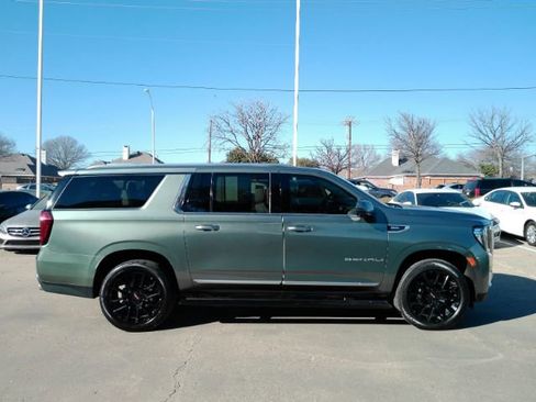 Used 2023 GMC Yukon XL Denali image 5