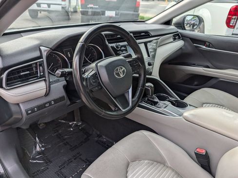 Used 2020 Toyota Camry SE FWD image 12