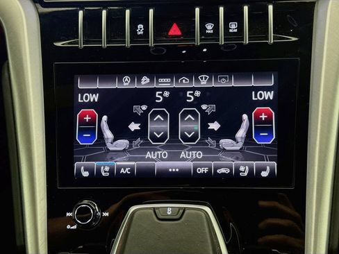 Used 2022 Lamborghini Urus AWD/4WD image 16