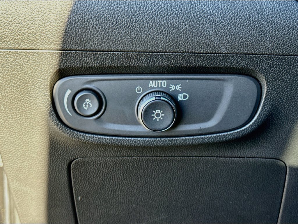 Used 2024 Buick Encore GX Sport Touring w/ Advanced Technology Package AWD/4WD image 17