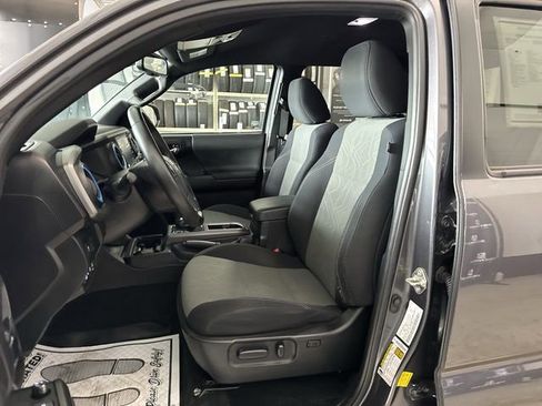 Used 2020 Toyota Tacoma TRD Sport image 18