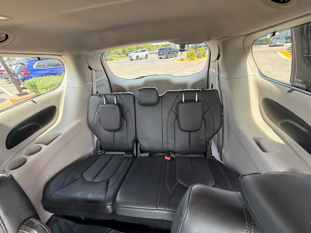 Used 2018 Chrysler Pacifica Touring-L FWD image 15