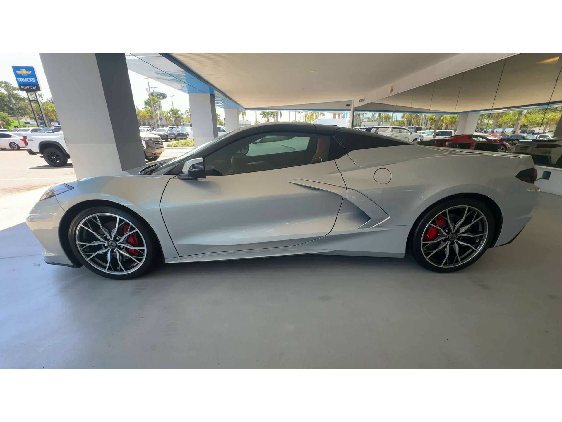 Used 2024 Chevrolet Corvette Stingray Premium Conv w/ Battery Protection Package RWD image 5