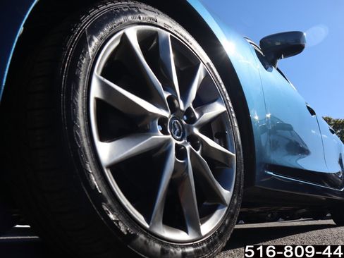 Used 2018 MAZDA MAZDA3 Grand Touring image 9