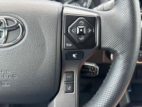 Used 2022 Toyota Tacoma TRD Off-Road image 8