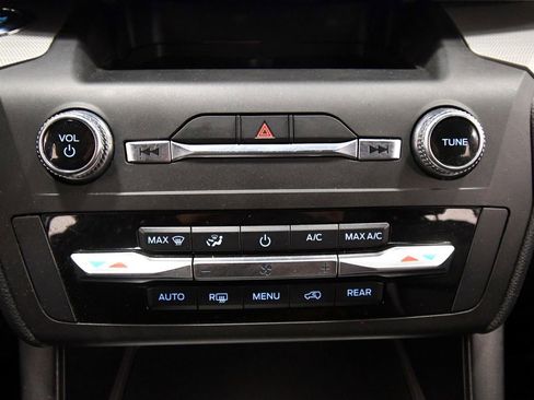 Used 2020 Ford Explorer XLT w/ Equipment Group 202A AWD/4WD image 26