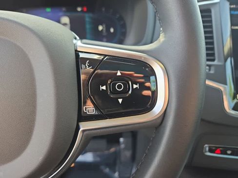 Used 2024 Volvo XC90 B5 Core image 17