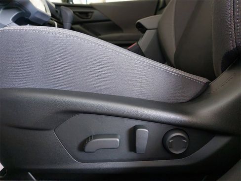 Used 2025 Subaru Crosstrek 2.0i Premium image 32