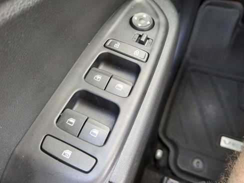 Certified 2024 Hyundai Venue SE FWD image 19