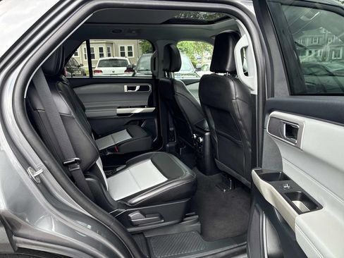 Used 2023 Ford Explorer XLT w/ Equipment Group 202A AWD/4WD image 10