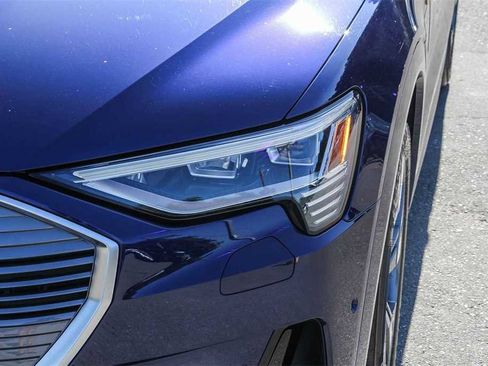 Used 2022 Audi e-tron Premium Plus w/ Premium Plus Package image 7