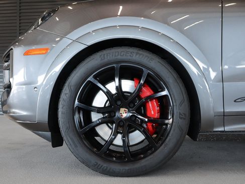 Certified 2025 Porsche Cayenne GTS AWD/4WD image 12