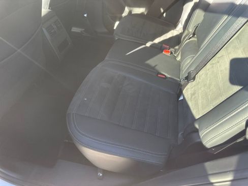 Used 2024 Mitsubishi Outlander SE image 14