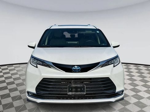 Used 2024 Toyota Sienna Limited AWD/4WD image 6