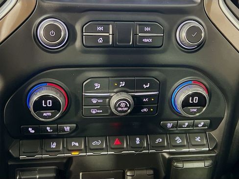 Certified 2022 Chevrolet Silverado 2500 High Country w/ LPO, Dark Essentials Package image 16