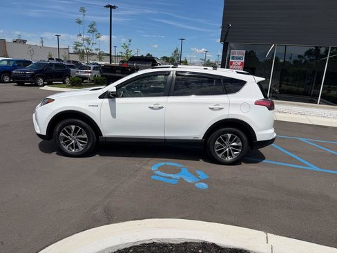 Used 2016 Toyota RAV4 XLE AWD/4WD image 8