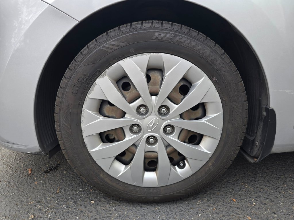 Used 2016 Hyundai Elantra GT FWD image 3
