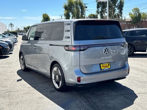 New 2025 Volkswagen ID. Buzz Pro S Plus image 4