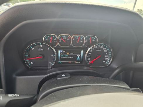Used 2018 Chevrolet Silverado 1500 LT AWD/4WD image 25