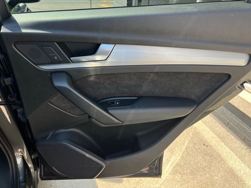 Used 2018 Audi SQ5 Premium Plus w/ Navigation Package image 25