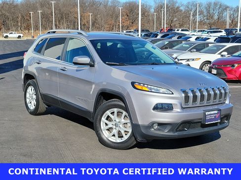 Used 2017 Jeep Cherokee Latitude w/ Cold Weather Group image 1