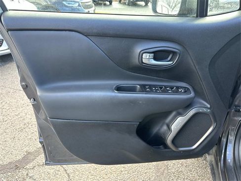 Used 2019 Jeep Renegade Limited w/ UConnect 8.4 Nav Group image 15