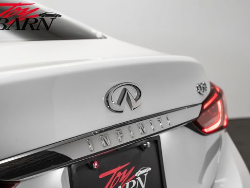 Used 2018 INFINITI Q50 Luxe w/ Essential Package (3.0T Luxe) image 12