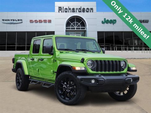 Used 2025 Jeep Gladiator Sport image 1