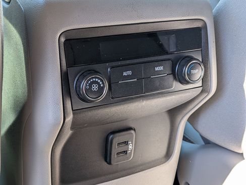 Used 2018 GMC Acadia SLE image 27