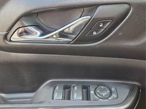 Used 2023 GMC Acadia SLT FWD image 24