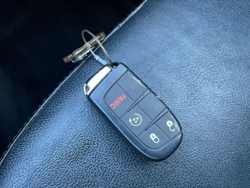 Used 2023 Jeep Compass Limited image 24