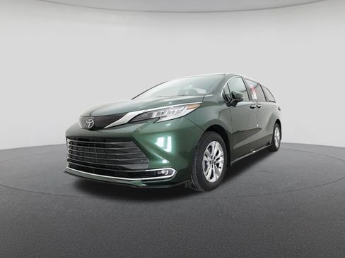 New 2026 Toyota Sienna Limited image 32