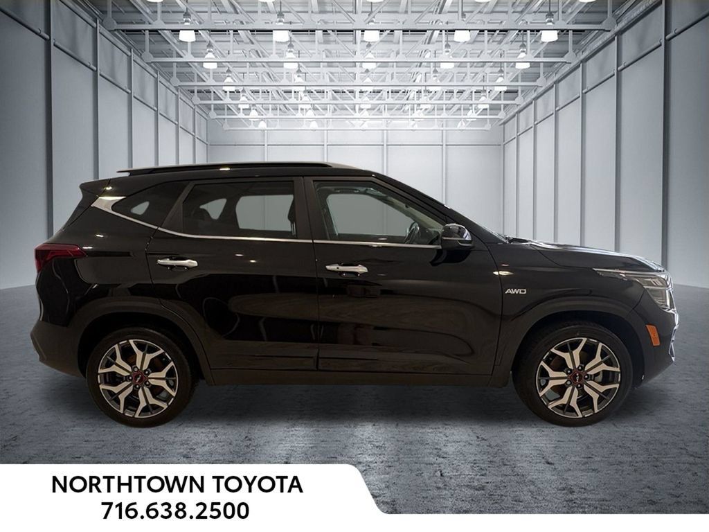Used 2023 Kia Seltos SX w/ SX Sunroof Package AWD/4WD image 5