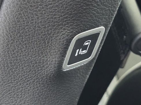 New 2026 Chrysler Pacifica Limited w/ Uconnect Theater Family Group image 11