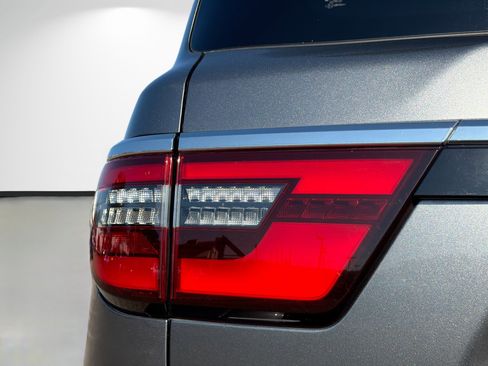 Used 2023 Nissan Armada SL w/ Captain's Chairs Package image 10