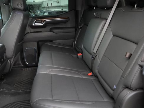 Used 2024 Chevrolet Silverado 1500 LT Trail Boss w/ Convenience Package II AWD/4WD image 24