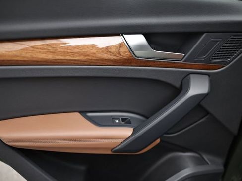 Used 2023 Audi Q5 e Premium Plus image 24